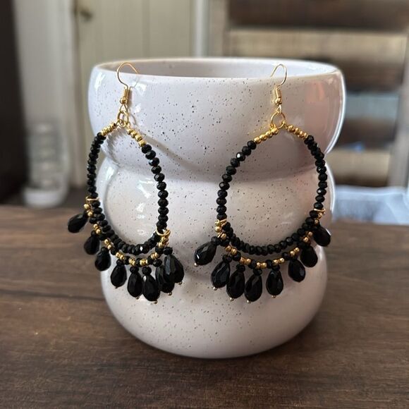 18k Gold Plated Black Beaded Hoop Earrings Artesanal - Picture 1 of 6